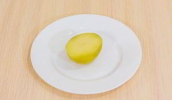 картофель, запеченный с перепелиными яйцами