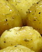 Молодой картофель, запеченный в духовке