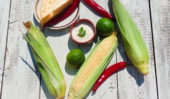 печеная на углях кукуруза с сыром