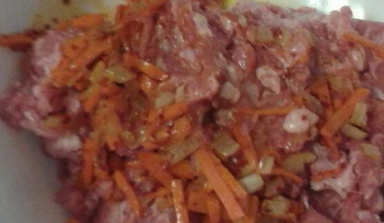 перец, фаршированный мясом и рисом