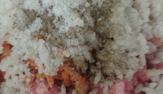 перец, фаршированный мясом и рисом