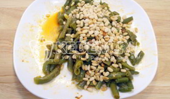 стручковая фасоль с кедровыми орешками