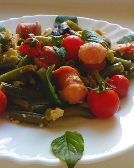 Рецепт стручковой фасоли с овощами и венскими колбасками