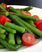 Стручковая фасоль с помидорами черри