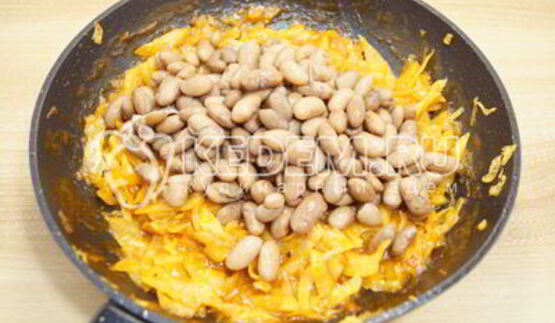 тушеная капуста с фасолью