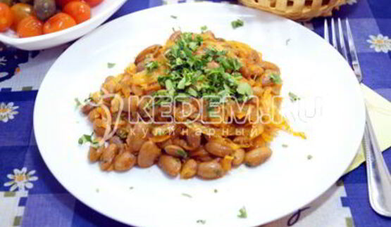 тушеная капуста с фасолью