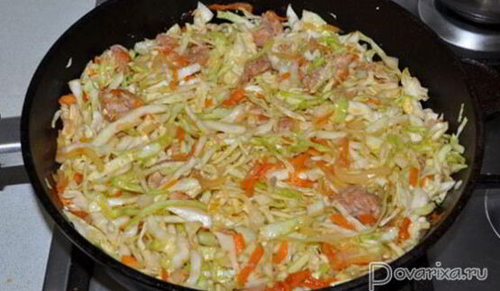 тушеная капуста с тушенкой