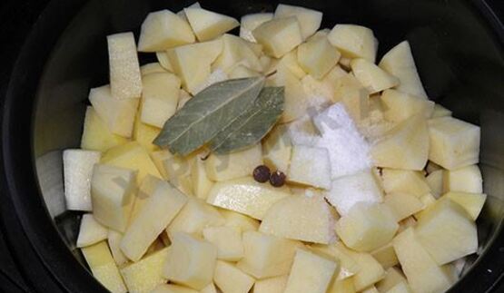 тушеная картошка с мясом в мультиварке