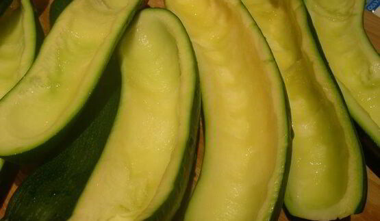 запеченные кабачки, фаршированные кускусом и фетой