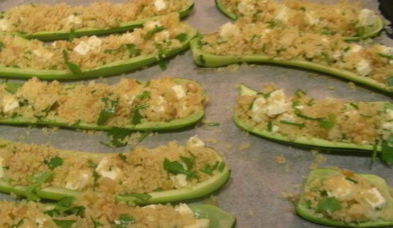 запеченные кабачки, фаршированные кускусом и фетой