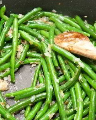 Зеленая фасоль со сливочным маслом и травами