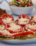 Жареные кабачки с помидорами и чесноком