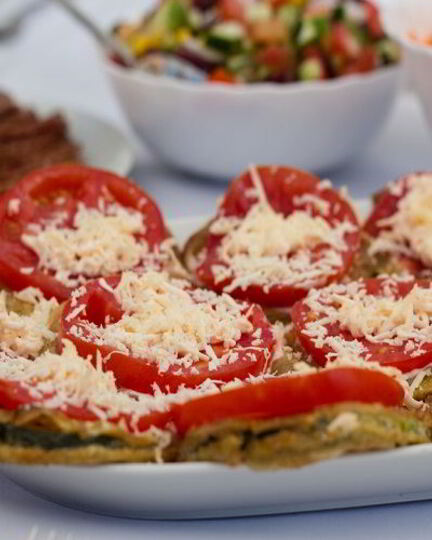 Рецепт жареных кабачков с помидорами и чесноком