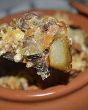 Горшочки с печенью и картошкой