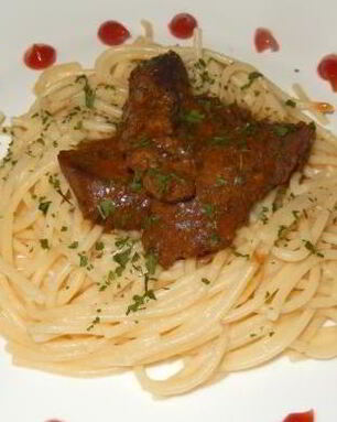 Говяжья печень, тушенная с луком