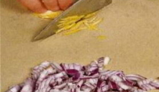 говяжья печенка с красным луком