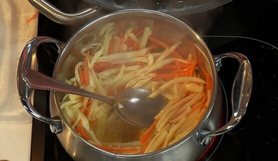 хрустящая говяжья печень с пряными персиками