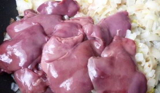 куриная печень по-строгановски