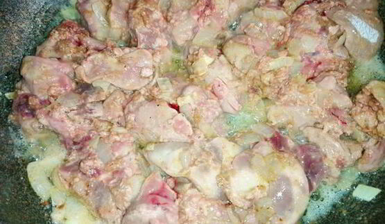 куриная печень с хурмой