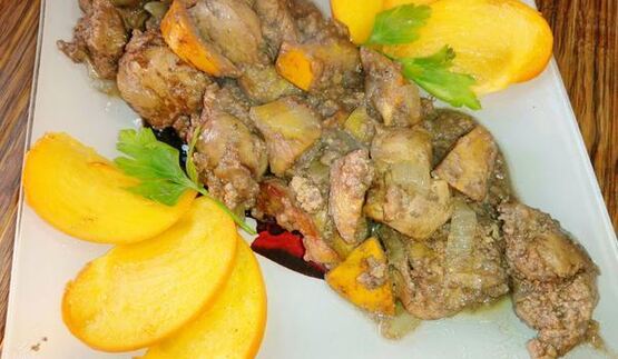 куриная печень с хурмой