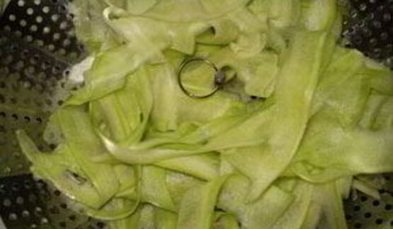 куриная печень с лимонно-медовым соусом и кабачковой лапшой