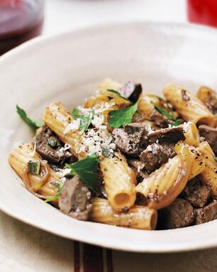 Куриная печень с макаронами