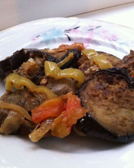 Рецепт куриные желудочки и печень, тушеные с баклажанами