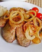 Печень кролика с луком