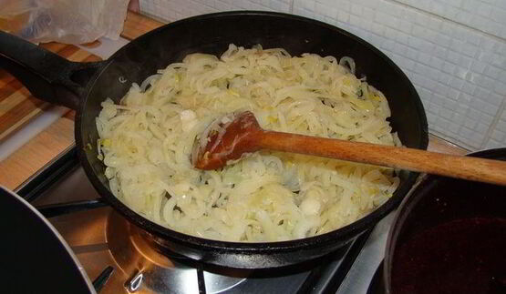 печень птицы в ягодном соусе