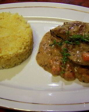 Печень свиная тушеная