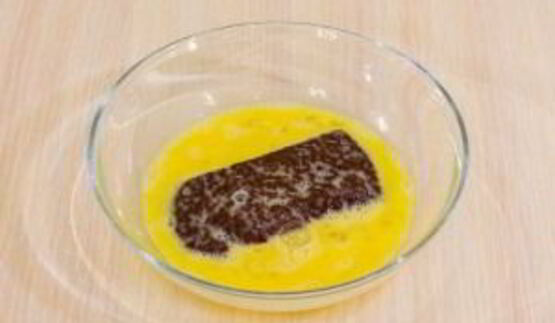 печень, запеченная с помидорами и луком под сыром