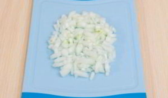 печень, запеченная с помидорами и луком под сыром