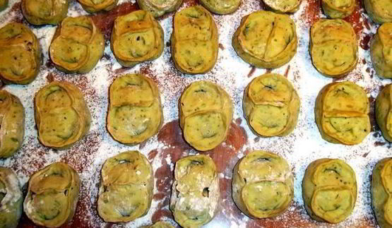 ароматное зеленое пельменное тесто