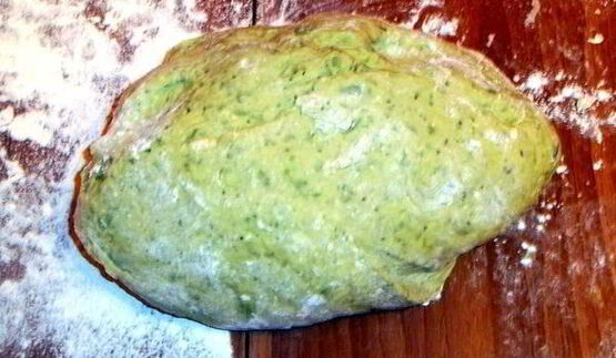 ароматное зеленое пельменное тесто