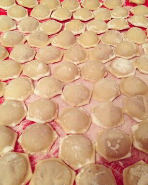 Пельмени с луком и чесноком