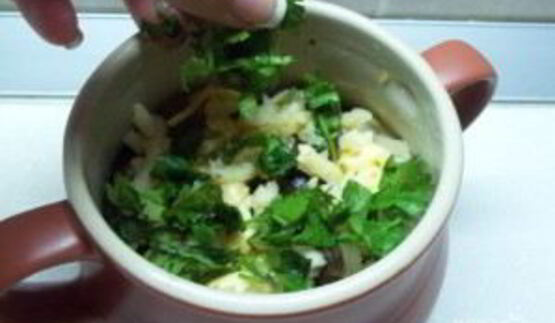 пельмени с вешенками в горшочках в микроволновке