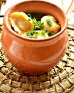 Пельмени в горшочках с овощами
