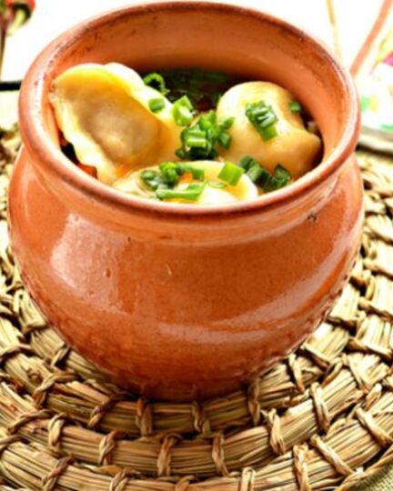 Рецепт пельменей в горшочках с овощами