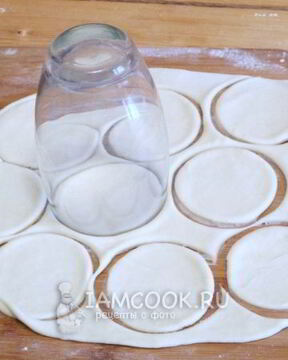 Тесто для пельменей на молоке и сметане