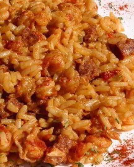 Рецепт джамбалайя с копчеными колбасками и острым томатным соусом