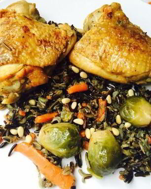 Куриные бедра тушенные в плове из дикого риса