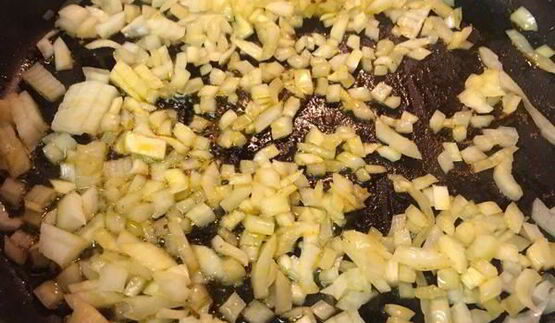 куриные бедра тушенные в плове из дикого риса