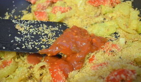 плов из кус-куса и куриного филе в восточном стиле