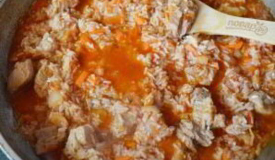 плов на сковороде со свининой