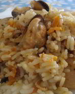 Плов с морепродуктами в сковороде