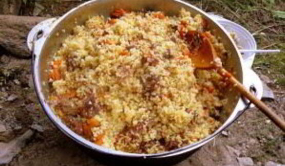 плов с тушенкой