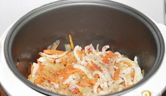 томатный плов с кальмарами