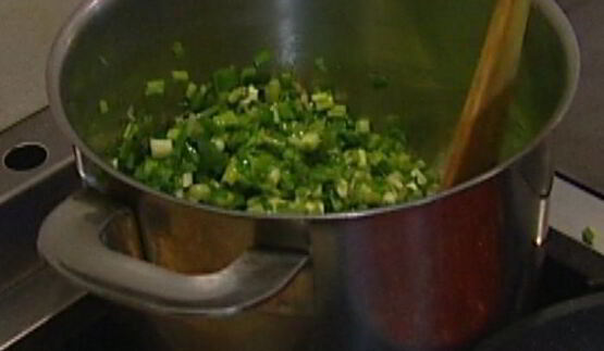 зеленый плов со шпинатом и луком