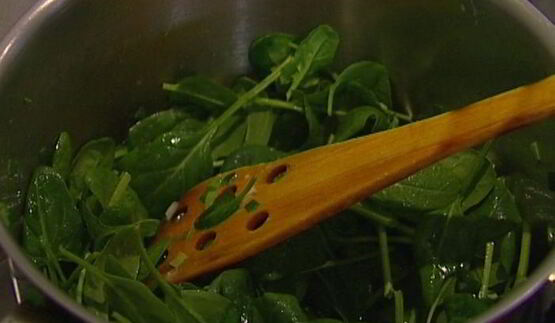 зеленый плов со шпинатом и луком