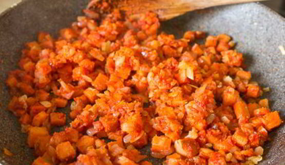 густое рагу из свинины на красном вине